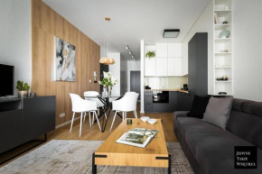 Premium Apartments with FREE Parking Near Muzeum Powstania